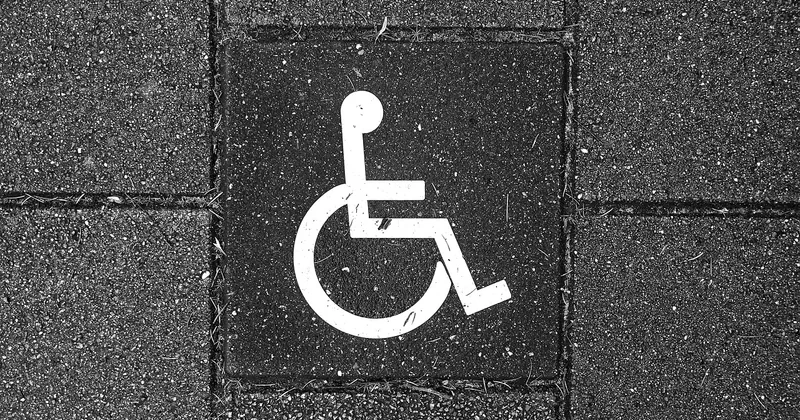 Accessibilité PMR : le canapé que personne ne calcule
